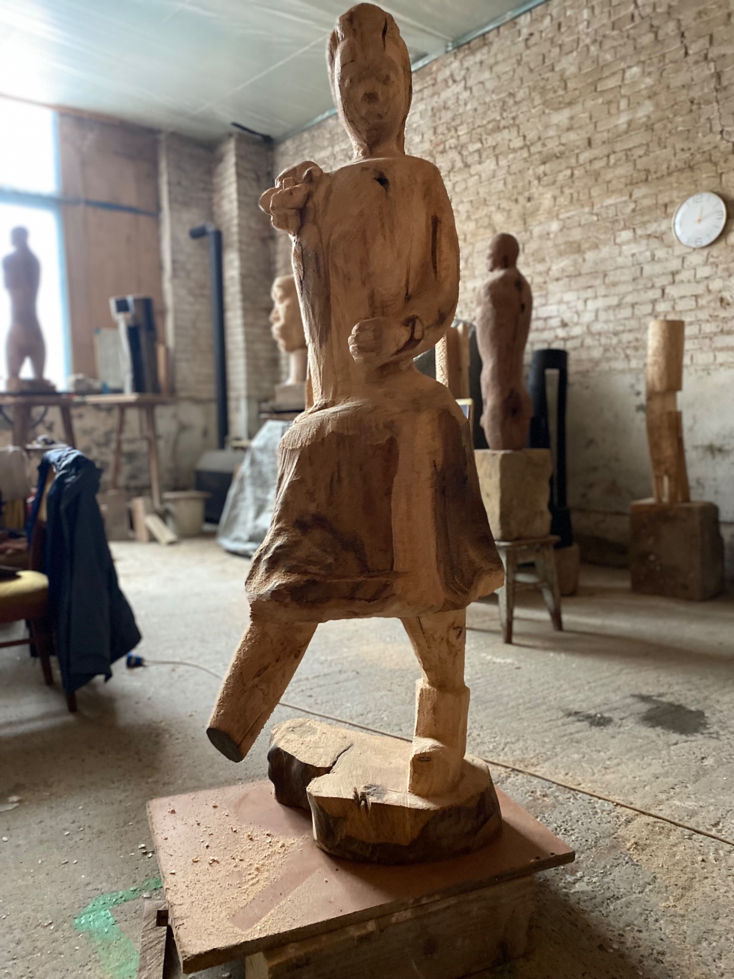 • Football player 2025 • h 155 x 60 x 33 • lime tree •